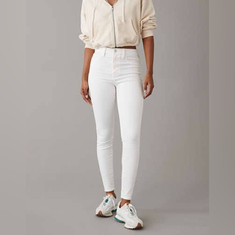 American Eagle Outfitters Women's High-Rise White Jeans